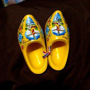 4" decorative Yellow wooden shoes from Holland, New